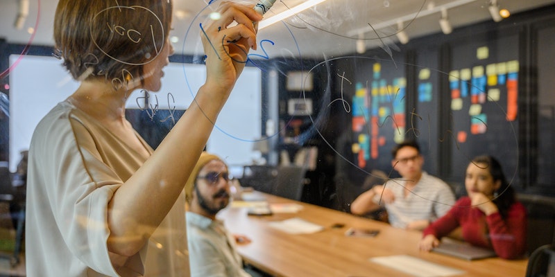 O que é dinâmica de grupo em um processo seletivo. Foto: Pexels / Ketut Subiyanto