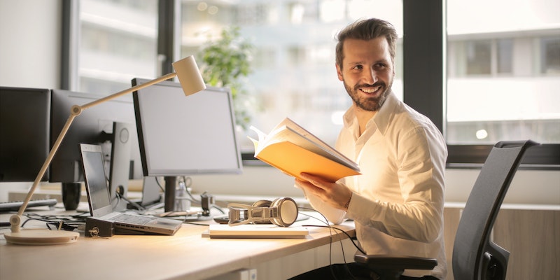 Quais os benefícios da ergonomia no trabalho. Foto: Pexels / Andrea Piacquadio